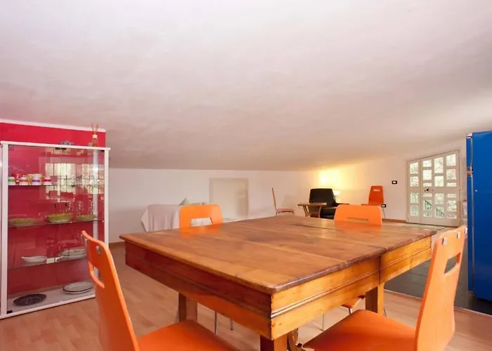Hébergement de vacances Loft Mansardato Con Giardino E Piscina In Privata Loft With Garden And Swimming Pool In A Private
