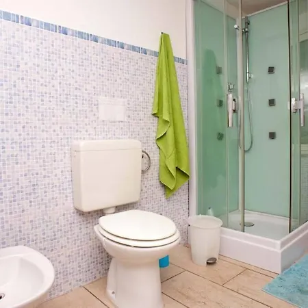Σπίτι διακοπών Loft Mansardato Con Giardino E Piscina In Privata Loft With Garden And Swimming Pool In A Private *