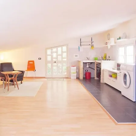 Loft Mansardato Con Giardino E Piscina In Privata Loft With Garden And Swimming Pool In A Private Σπίτι διακοπών