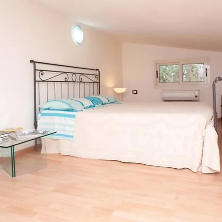 Σπίτι διακοπών Loft Mansardato Con Giardino E Piscina In Privata Loft With Garden And Swimming Pool In A Private *