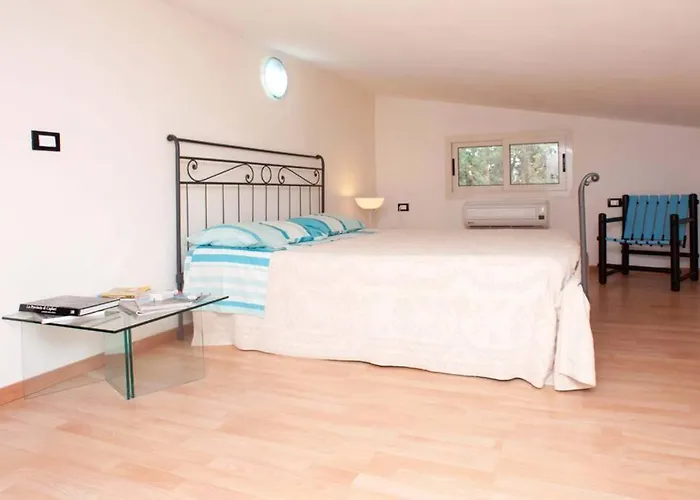 Nyaraló Loft Mansardato Con Giardino E Piscina In Privata Loft With Garden And Swimming Pool In A Private *