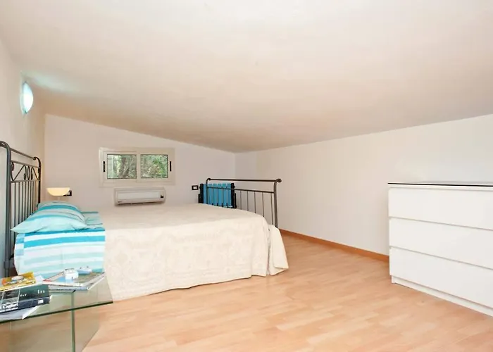 Loft Mansardato Con Giardino E Piscina In Privata Loft With Garden And Swimming Pool In A Private *